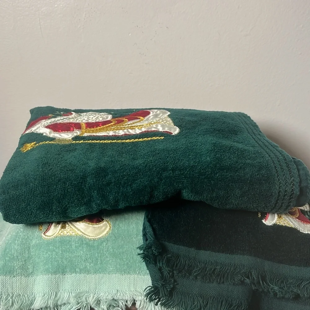 Vintage 1990s Christmas Velvet Green Embroidered Santa Claus Towels Set of 3 - Picture 7 of 14